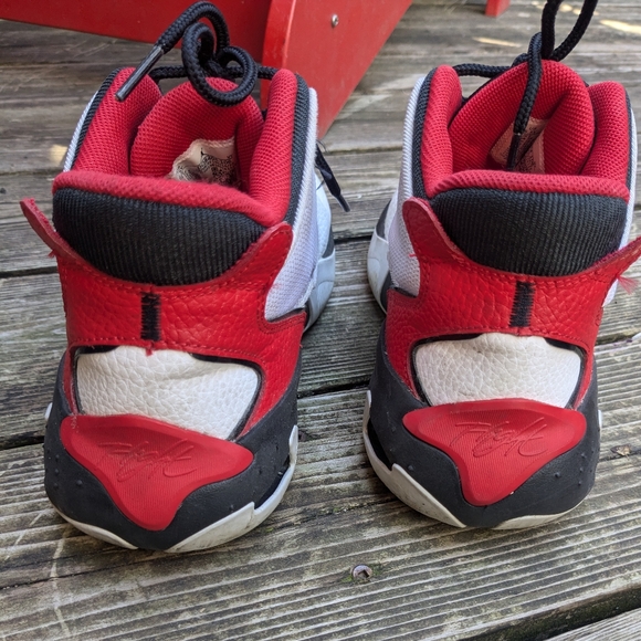 Jordan Max Aura, size 6.5Y - Picture 2 of 4